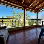 Villa Castle View Traditional House - Free Parking On Site *