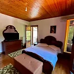 Villa Castle View Traditional House - Free Parking On Site *
