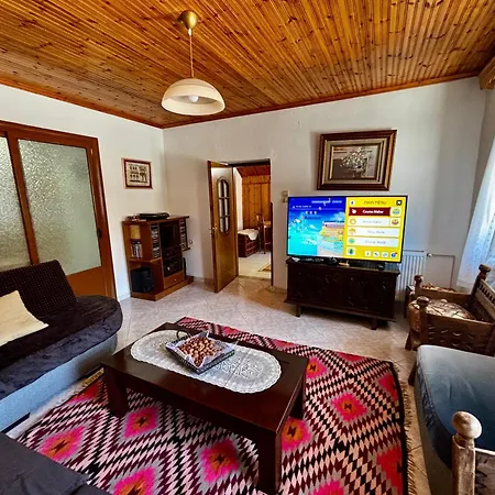 וילה Castle View Traditional House In *