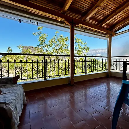 וילה Castle View Traditional House In *