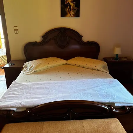 Castle View Traditional House In וילה