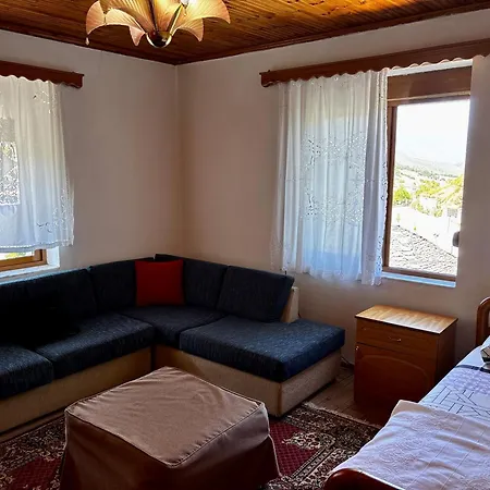 Castle View Traditional House In וילה Gjirokastër