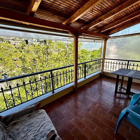 Castle View Traditional House In Gjirokastër