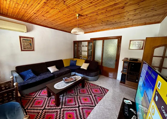 Castle View Traditional House In Вилла *