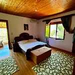 Castle View Traditional House - Free Parking On Site 别墅