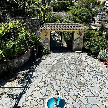 Villa Castle View Traditional House In Gjirokastër