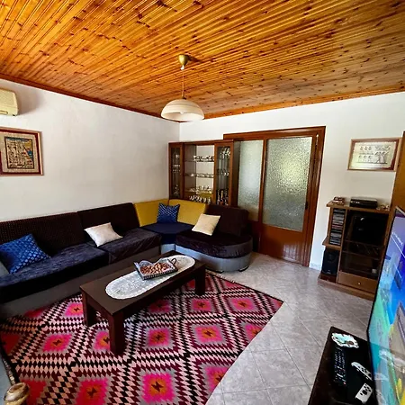 Castle View Traditional House In 别墅 *