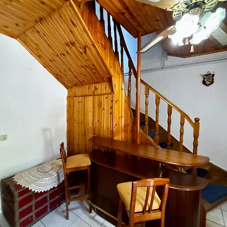 Villa Castle View Traditional House In Gjirokastër