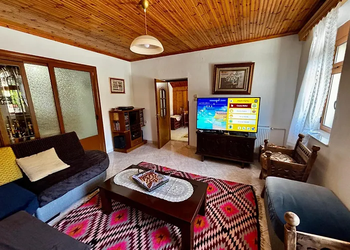 别墅 Castle View Traditional House In *