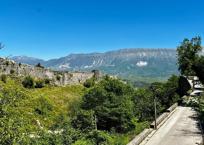 Castle View Traditional House In 别墅