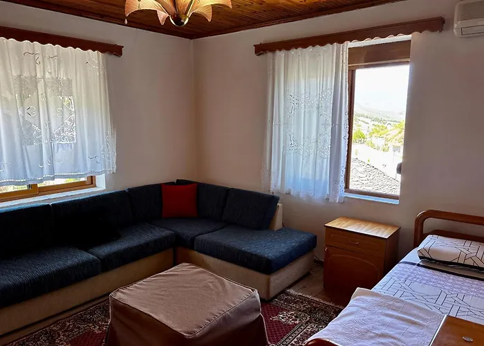 Castle View Traditional House In 别墅 Gjirokastër