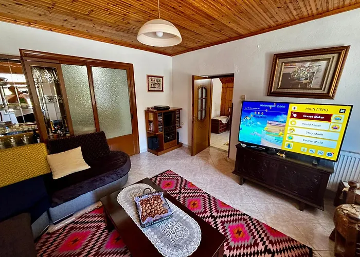 Castle View Traditional House In * Gjirokastër