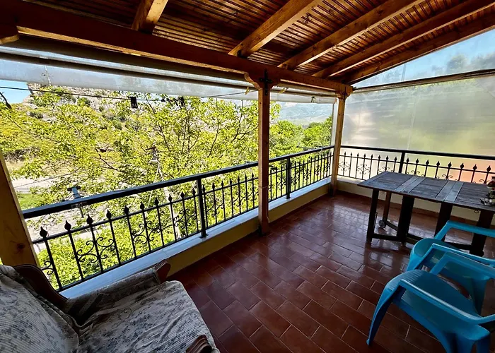 Castle View Traditional House In Gjirokastër